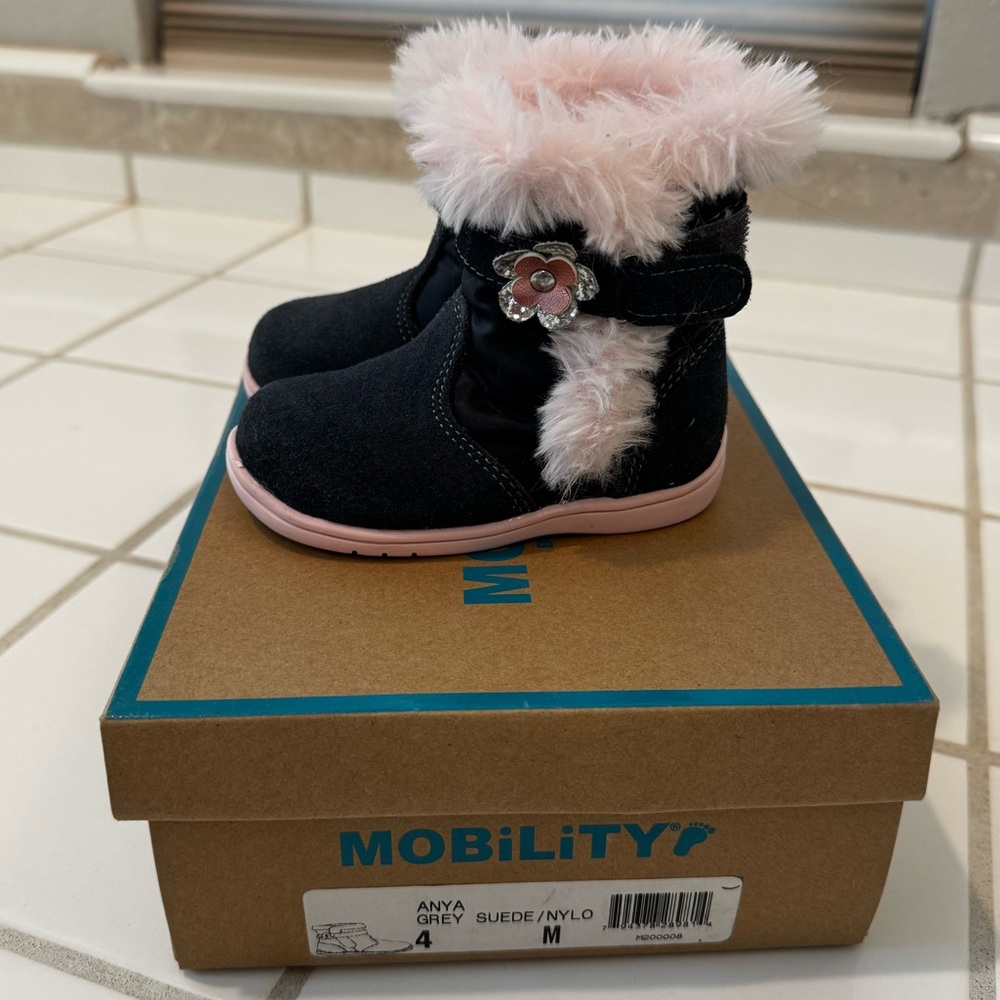 Nina Shoes Kids grey and Pink Accents girl